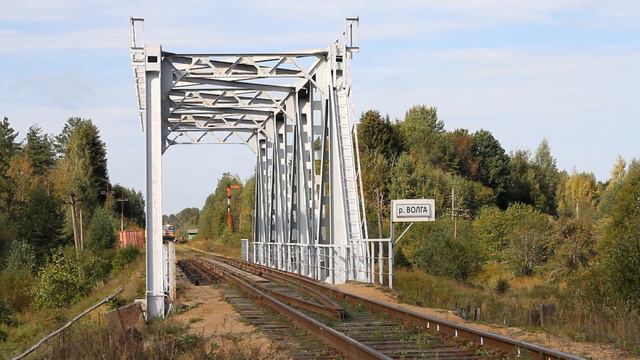 ДМ62 1834 у входного семафора станции Скакулино на мосту через Волгу. смотреть онлайн