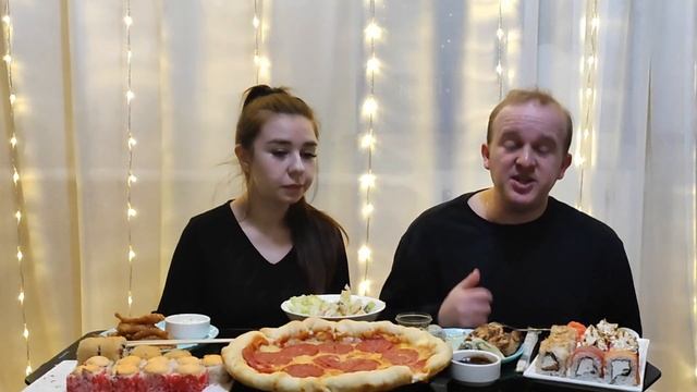 МУКБАНГ ПИЦЦА РОЛЛЫ И САЛАТ ЦЕЗАРЬ С КРЕВЕТКАМИ смотреть онлайн