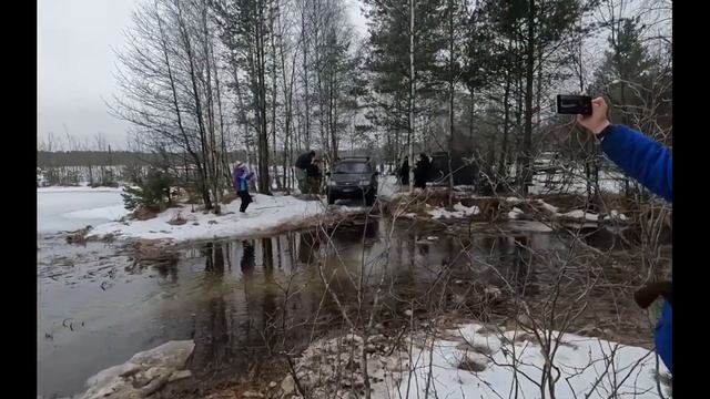 Более 15 машин страдают в торфяном болоте! (Шнивы, Duster, Cherokee, Patriot, Pajero...и ГАЗ 69) смотреть онлайн