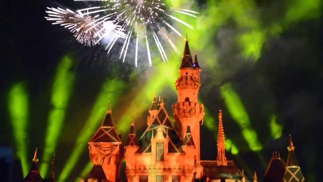 Disneyland Forever fireworks with Sketch Filter :) смотреть онлайн