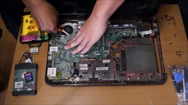 OPEN ME UP! HP G6 2000 series Disassembly смотреть онлайн
