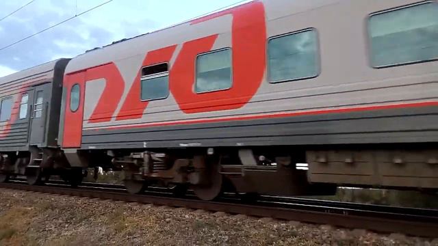 Electric locomotive EP1-347 with train 345E/346E Nizhnevartovsk-Adler in Volgograd in September 202 смотреть онлайн