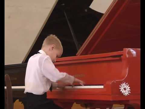 Д.Кабалевский - Клоуны. Исп. Георгий Дороднов (7 лет) смотреть онлайн