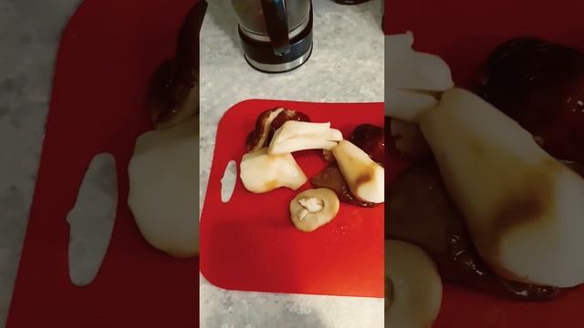 белые замороженные грибы