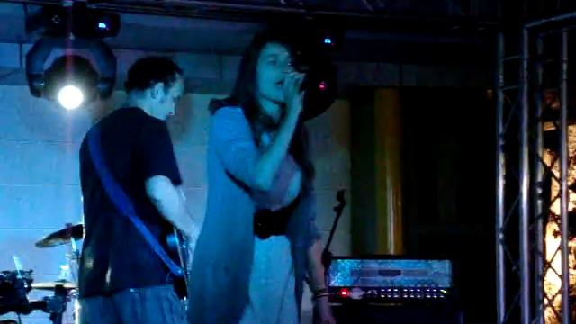 Dana singing at Halloween party at school смотреть онлайн