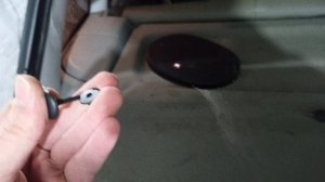 Как снять клипсу пластика багажника Калина универсал