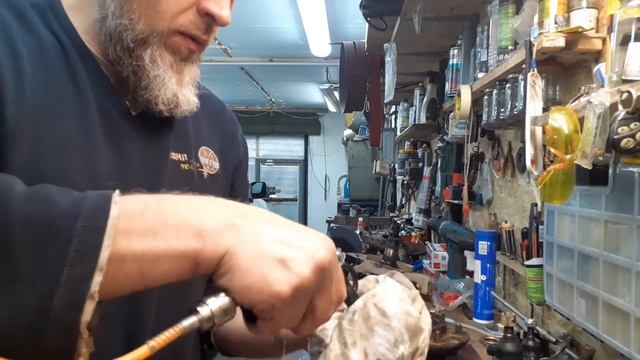 Nissan NP300 - ЗАМЕНА СТУПИЦЫ на ступицу ОТ TERRANO R50 (долго, муторно не интеесно) смотреть онлайн