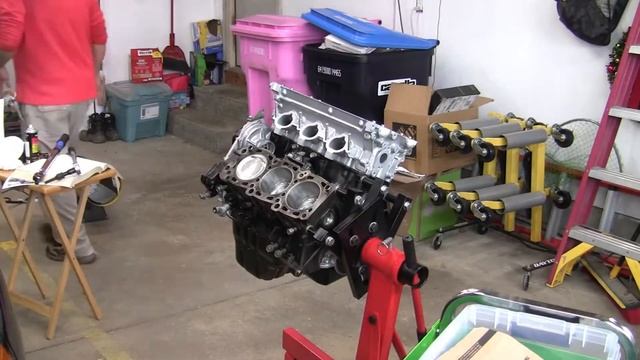 6G72 Engine Assembly - Part 7 - Head Install смотреть онлайн