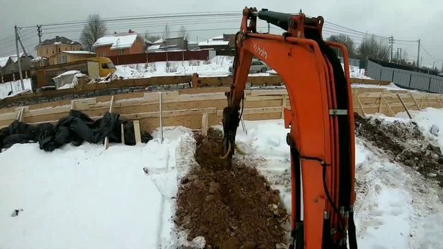 Вскрытие мерзлоты | мини экскаватором | гидромолот Delta FX 5 | траншея для канализации смотреть онлайн