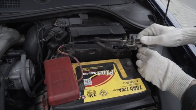 Как установить аккумулятор на Renault Megan II