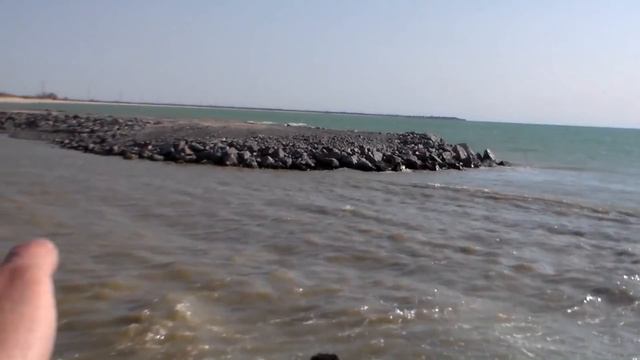 Молочный лиман..Промоина. 1 апреля 20г. Лиман водой наполнился.