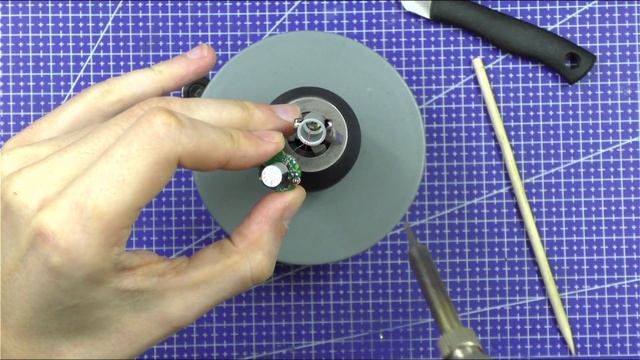 ❗ УНИКАЛЬНЫЕ КАДРЫ ВСКРЫТИЯ МИКРО НАУШНИКА ? РЕМОНТ БЛЮТУЗ ГАРНИИУРЫ ? смотреть онлайн