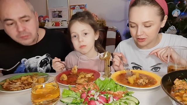 Мукбанг/Грузинское блюдо ЧАХОХБИЛИ?Как мы его готовим/Рассуждаем про новый канал на ютюбе? смотреть онлайн
