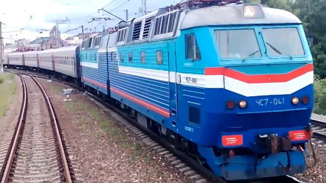 Электровоз ЧС7 041 с пассажирским поездом 234Я Москва-Архангельск смотреть онлайн
