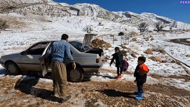 Ali's Nomadic Family.In The Midst Of Hatred And Sadness,housingand Displacement In The Mountain Sno