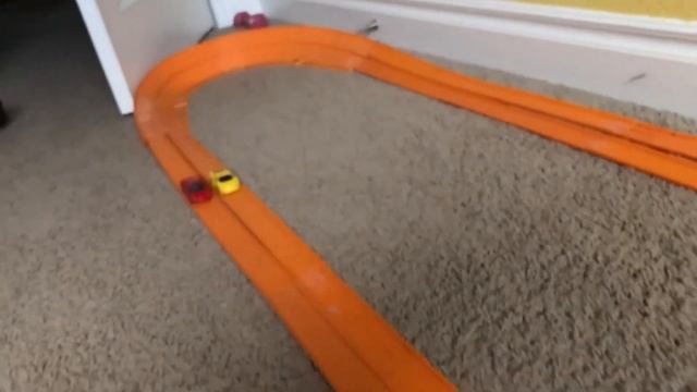 Hot Wheels Ferrari 458 Italia Vs Lamborghini Huracán | JonRacer3 смотреть онлайн
