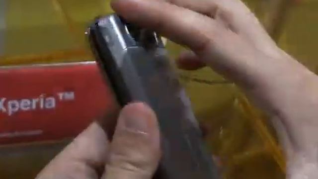 Sony Ericsson Xperia W980 videoanteprima смотреть онлайн