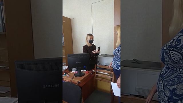 супер шоу на работе. Человек неадекватно себя ведёт смотреть онлайн