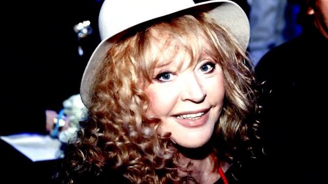 Все РАЗИНУЛИ РТЫ от вида Пугачевой в Юрмале смотреть онлайн