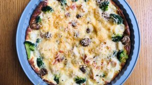 Курица запеченная с брокколи, цветной капустой и грибами.