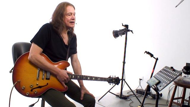Robben Ford Q&A #1 - Guitar Selection смотреть онлайн