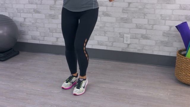 10-Minute Beginner Walking Workout with Chris Freytag смотреть онлайн