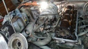 Гайка шкива не откручивается. Открутили. Нива Шевроле.