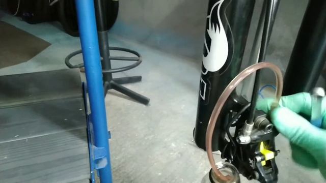 Прокачиваем велосипедный тормоз Shimano Deore XT смотреть онлайн