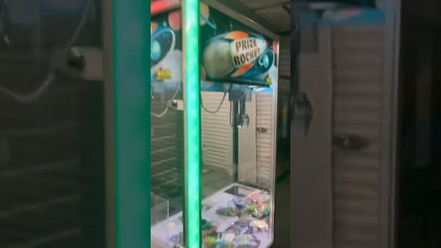 S&B Candy and Toy Prize Rocket Crane/Claw Machine Arcade Game! смотреть онлайн