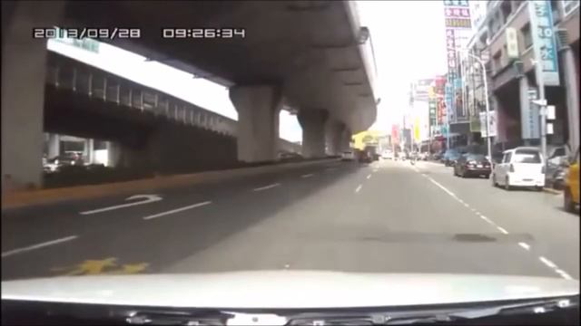 Imagine if you do not have the Car DVR in such case, fake accident смотреть онлайн
