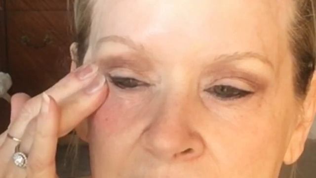 Instant Eye Lift in 60 seconds?!! Does it work? Over 40/50/60 Skincare #clarins смотреть онлайн