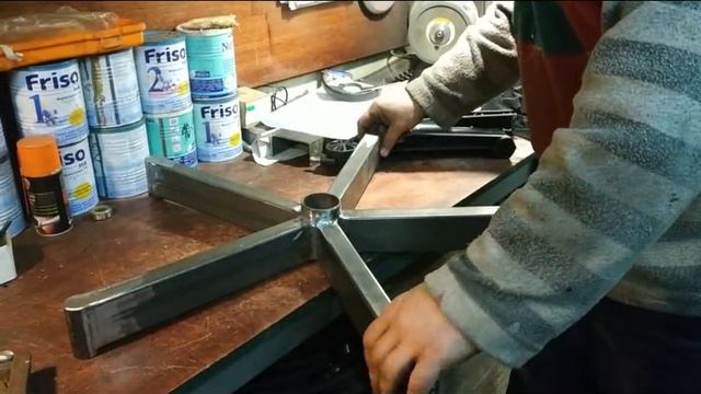 Ремонт компьютерного кресла. Изготовление новой ножки на колесиках. смотреть онлайн