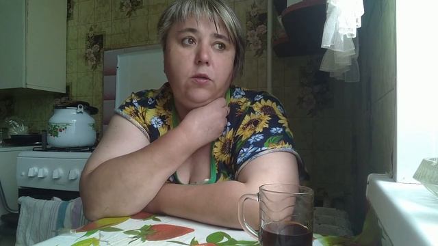 Холодно, нет настроение что то делать. За чашкой кофе. смотреть онлайн