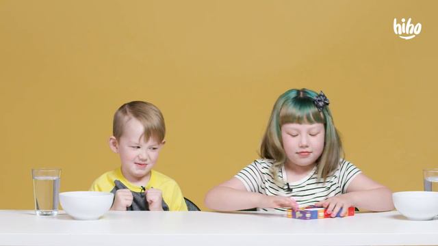 Kids Play Bean Boozled Challenge | Kids Play | HiHo Kids смотреть онлайн