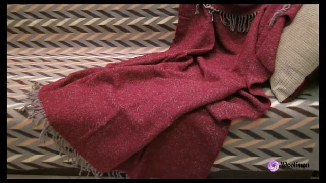 Плед из шерсти "Букле" бордового цвета с бахромой смотреть онлайн