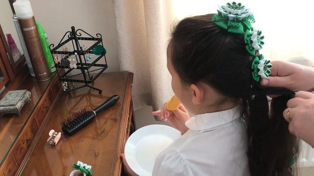 Как Заплести Ленту в Косу Нарядное Украшение Для Школы Kanzashi Bow смотреть онлайн
