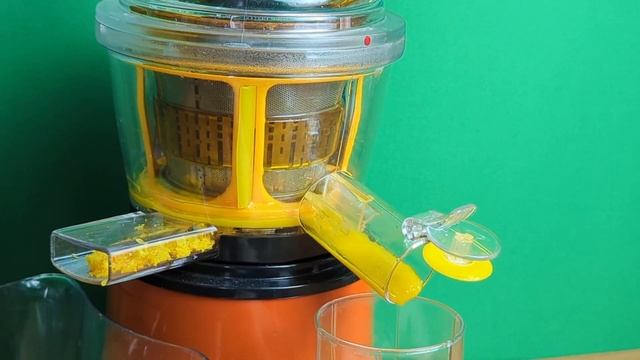 ВЫЖАЛ СОК ИЗ КОЖУРЫ АПЕЛЬСИНА И ВОТ ЧТО ПОЛУЧИЛОСЬ / СКОЛЬКО СОКА В АПЕЛЬСИНЕ ? смотреть онлайн