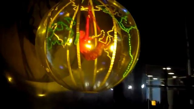 Девочка в шаре смотреть онлайн