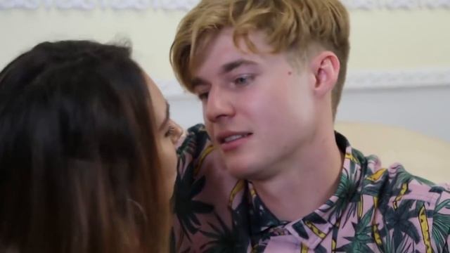 КУДА НАКЛОНЯТЬ ГОЛОВУ ПРИ ПОЦЕЛУЕ | Французский поцелуй обучение смотреть онлайн