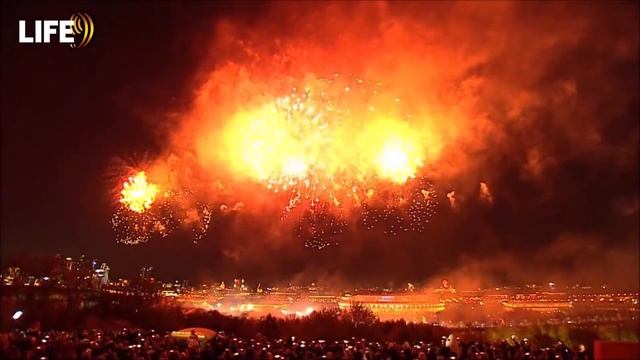 Праздничный салют в честь Дня Победы 9 Май 2022 г. Москва-кремль смотреть онлайн