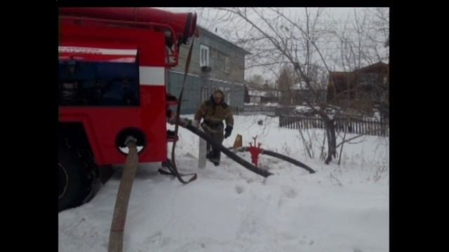Пьяная пенсионерка едва не спалила многоквартирный деревянный дом смотреть онлайн