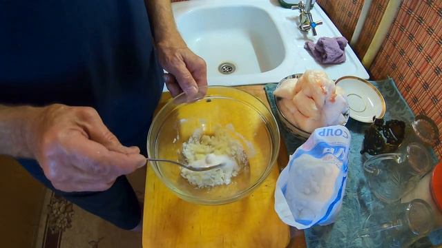 Лучшая НОВОГОДНЯЯ закуска - перекрученное САЛО с ЧЕСНОКОМ. Классический рецепт 29.10.2023 г. смотреть онлайн