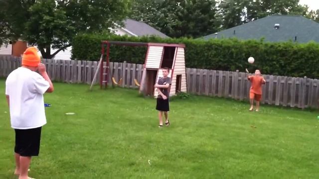 The first game of monkey in the middle смотреть онлайн