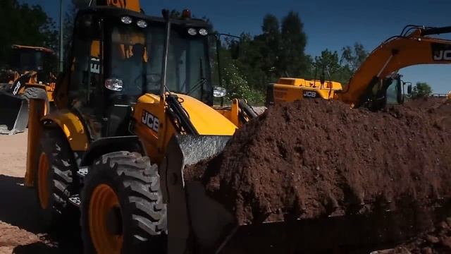 JCB 5CX Loading Action
