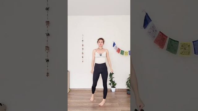 УПРАЖНЕНИЯ ПРИ СИДЯЧЕЙ РАБОТЕ смотреть онлайн