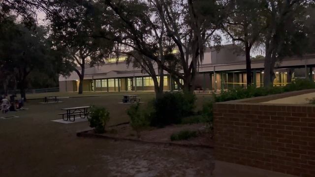 Семейный просмотр фильма в американской школе Флорида США Family movie night USA смотреть онлайн