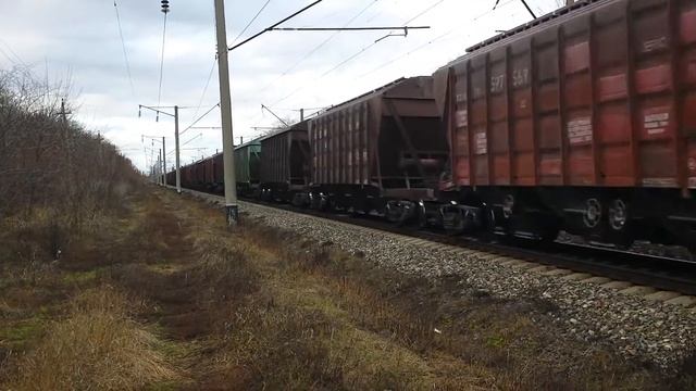 Электровоз 2ЭС5К-058 в голове зернового поезда, перегоне Раздельная-1 - Еремеевка смотреть онлайн