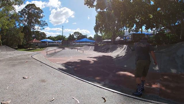 FIRST ROLL IN AT 41! SKATEBOARDING PROGRESSION. HIBISCUS SKATEPARK. BRISBANE. AUSTRALIA. смотреть онлайн