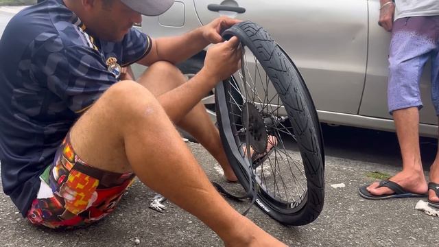 BIKE MOTORIZADA DO RUSSINHO FUROU O PNEU PELA QUINTA VEZ смотреть онлайн