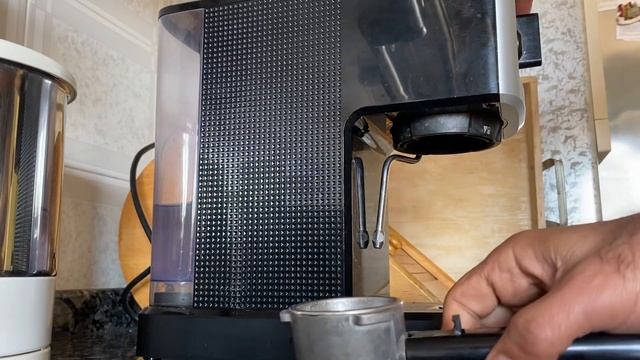 Καθαρισμός Καφετιερας με ξινό από άλατα ! Espresso machine how to clean it. смотреть онлайн